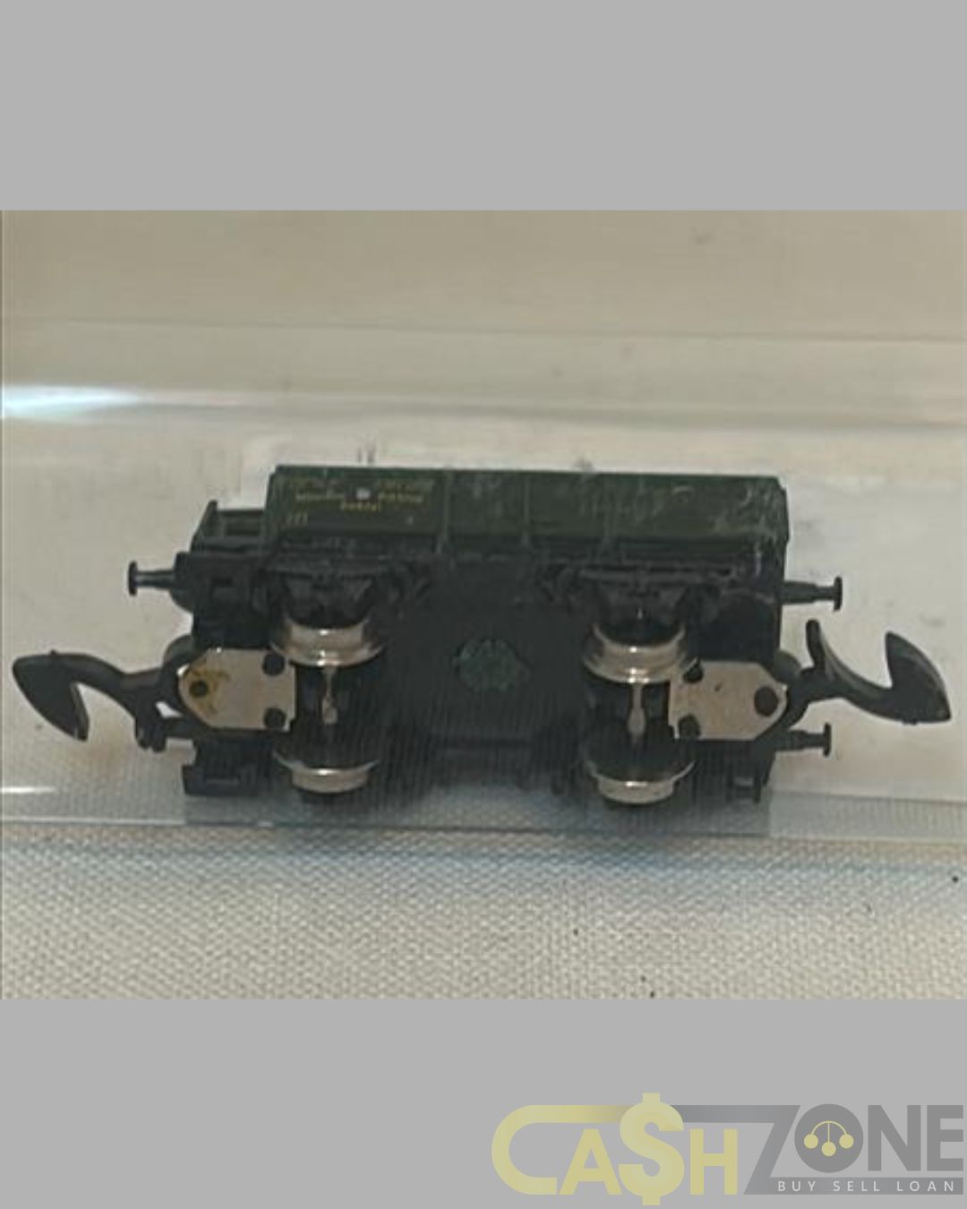 MODEL TRAIN IN PLASTIC DISPLAY BOX CONNECT