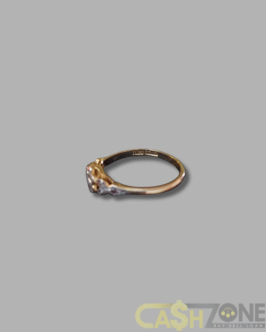 Ladies 18ct Yellow Gold Ring With Clear Stones in Flower Pattern