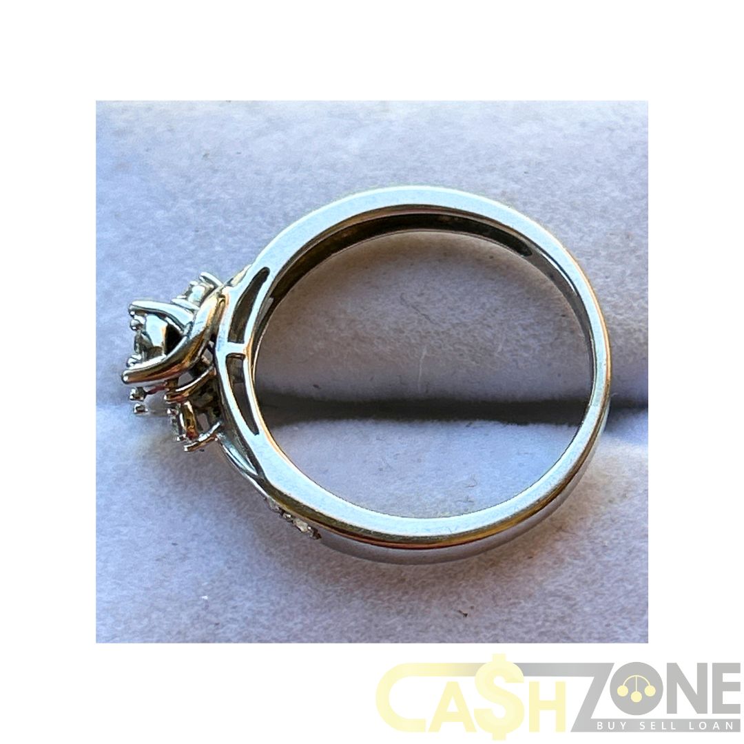 10CT Ladies White Gold Ring W/Clear Stones