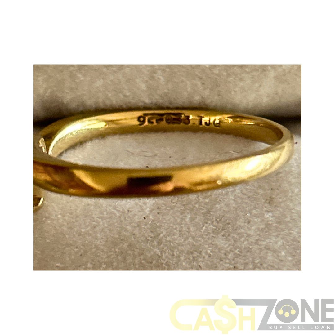 9CT Ladies Yellow Gold Ring W/ Clear Stones