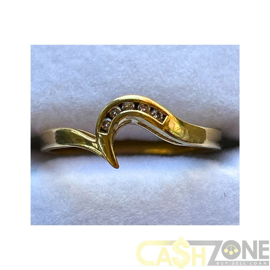 18CT Ladies Yellow Gold Hook Shaped Ring W/ Clear Stones