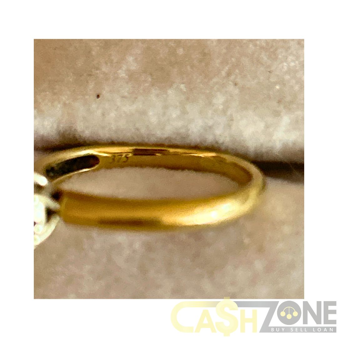 Ladies 9ct Yellow Gold Clear Stone Ring
