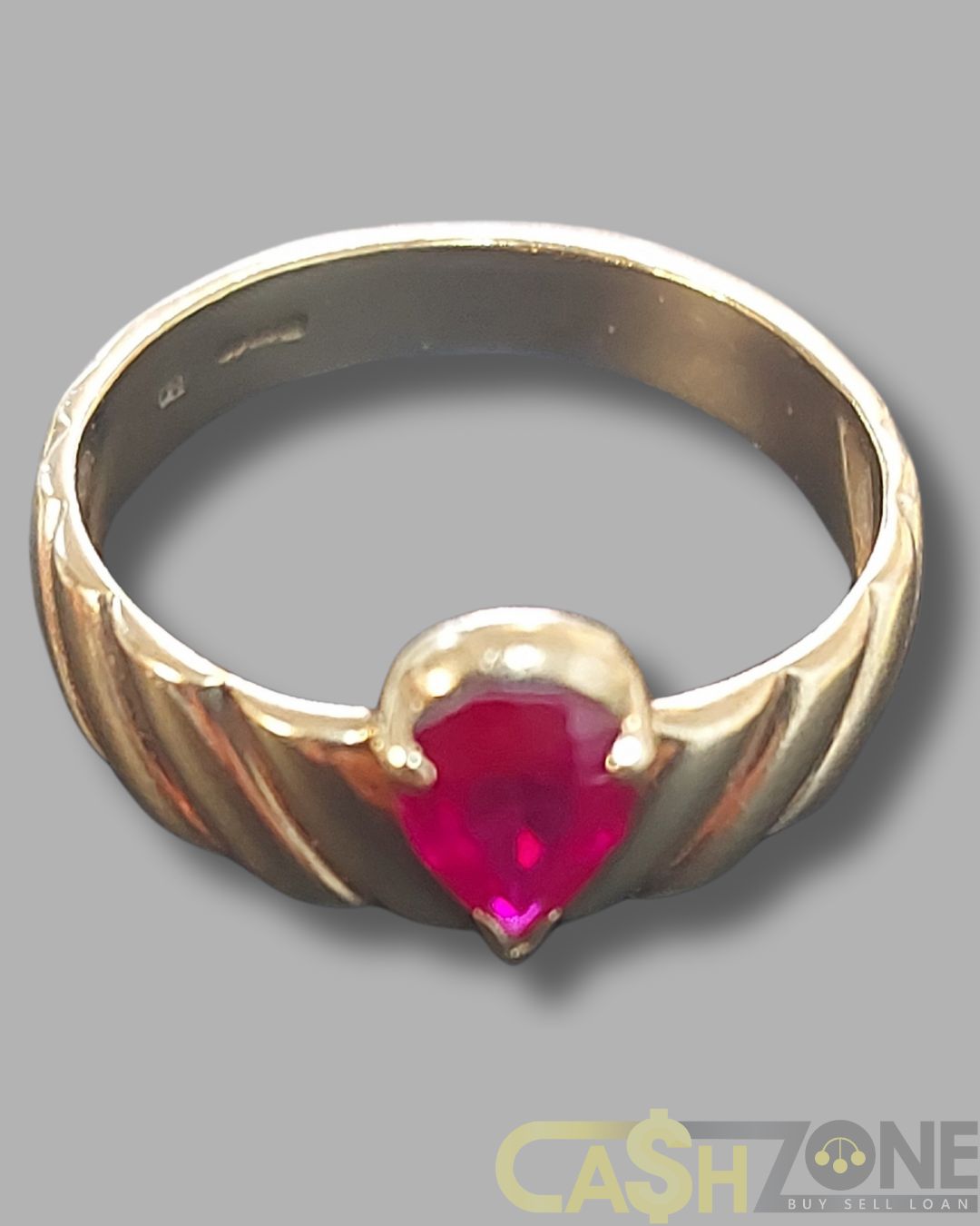 Ladies 9ct Yellow Gold Red Solitaire Ring