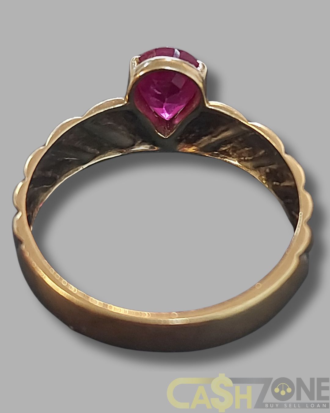 Ladies 9ct Yellow Gold Red Solitaire Ring