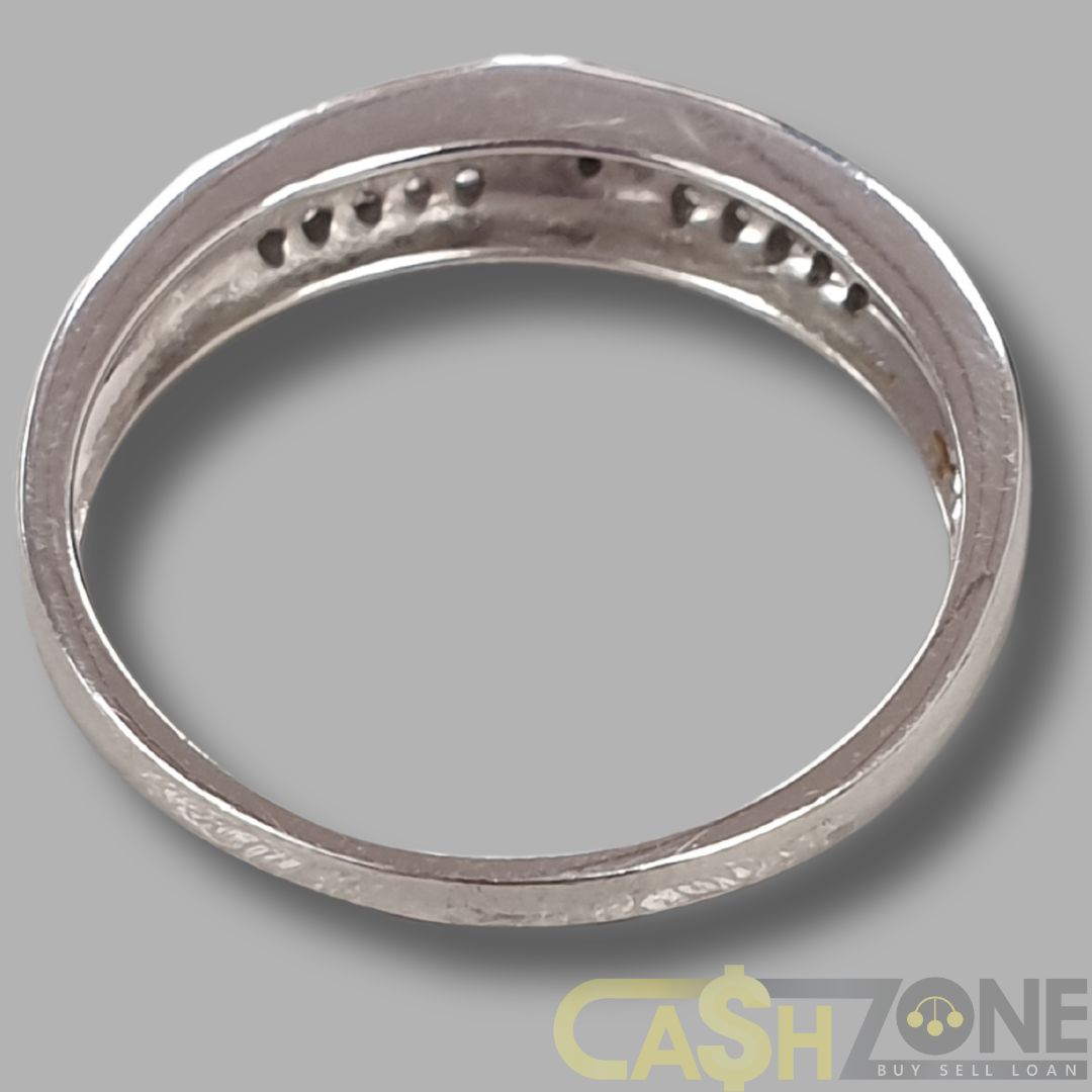 Ladies 10ct White Gold Ring W/22 Clear Stones