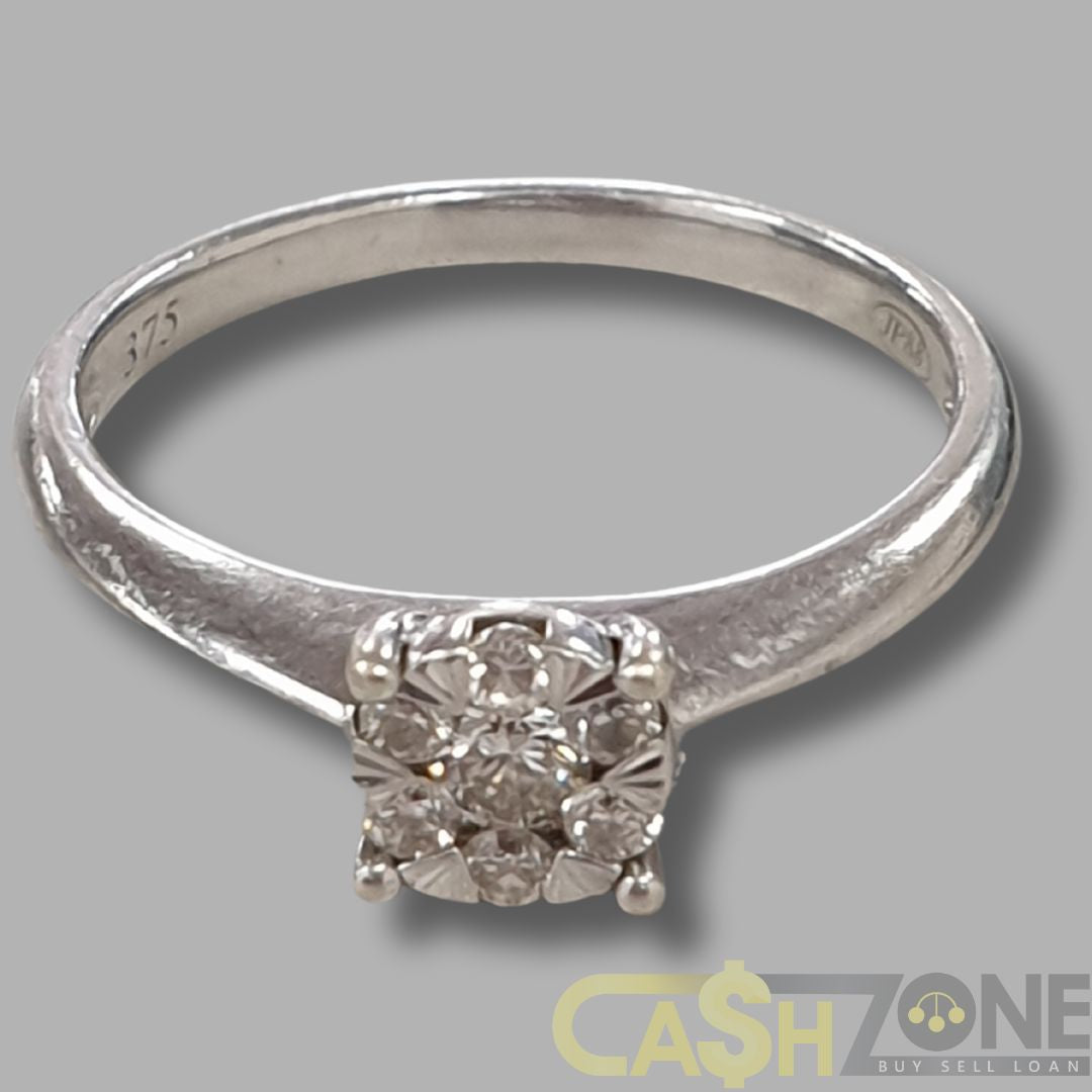 Ladies 9ct White Gold Ring W/Clear Stones