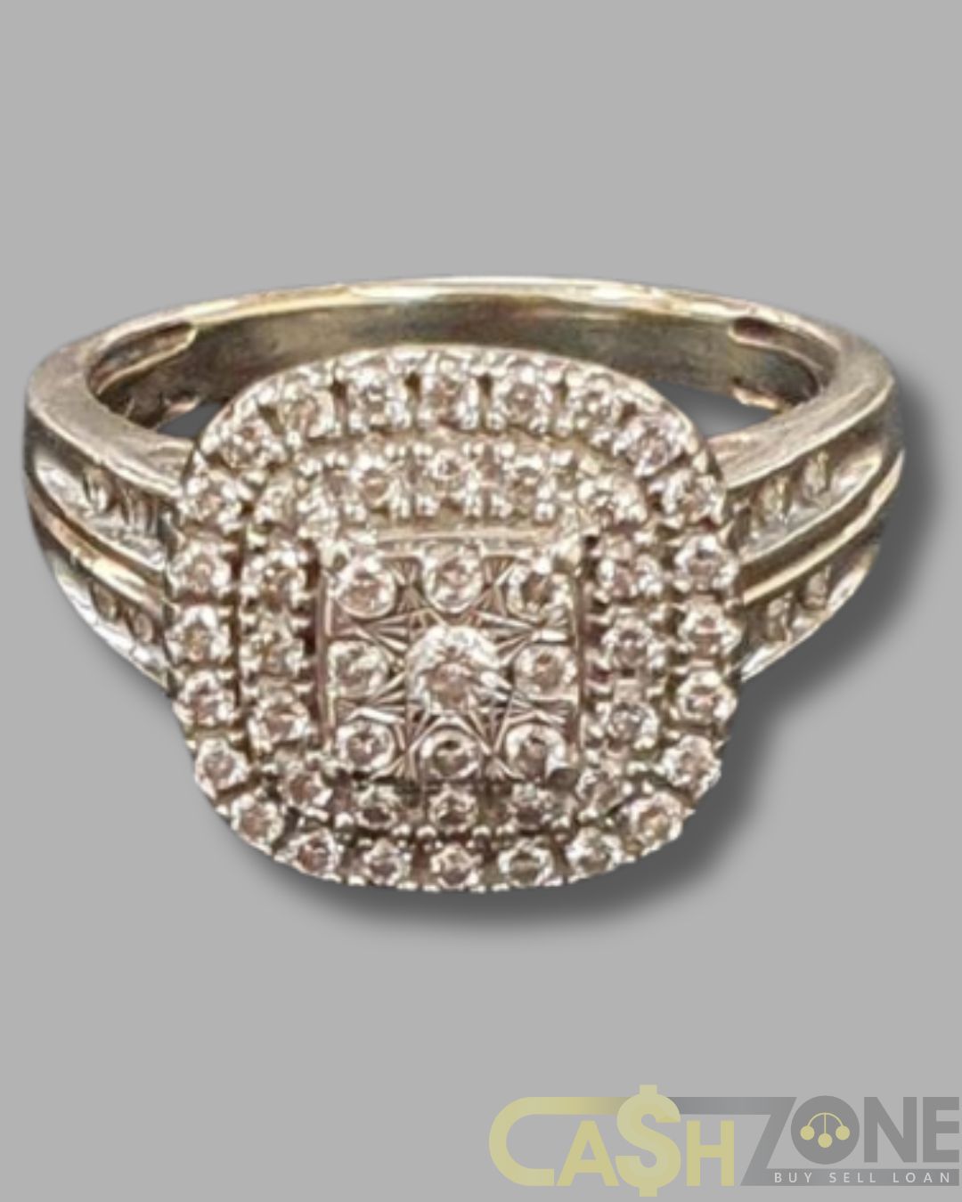 Ladies 9ct Yellow Gold Ring W/ 57 Clear Stones