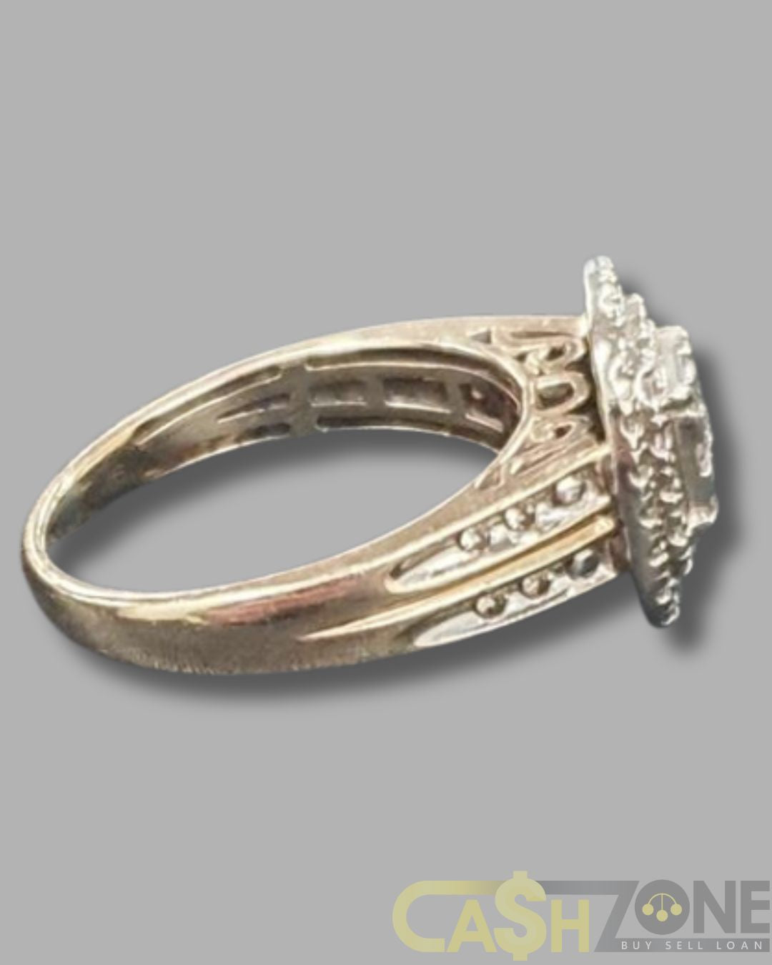 Ladies 9ct Yellow Gold Ring W/ 57 Clear Stones