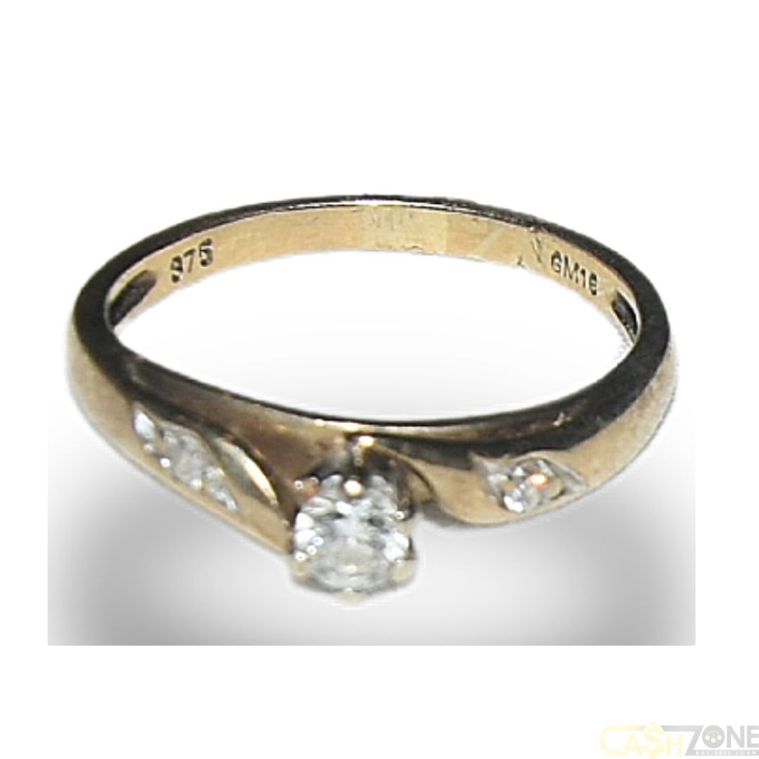 LADIES 9CT YELLOW GOLD SOLITAIRE STYLE RING w 3 CLEAR STONES