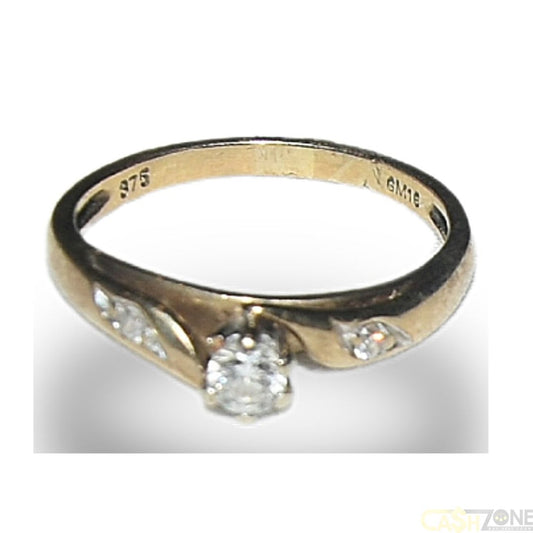 LADIES 9CT YELLOW GOLD SOLITAIRE STYLE RING w 3 CLEAR STONES
