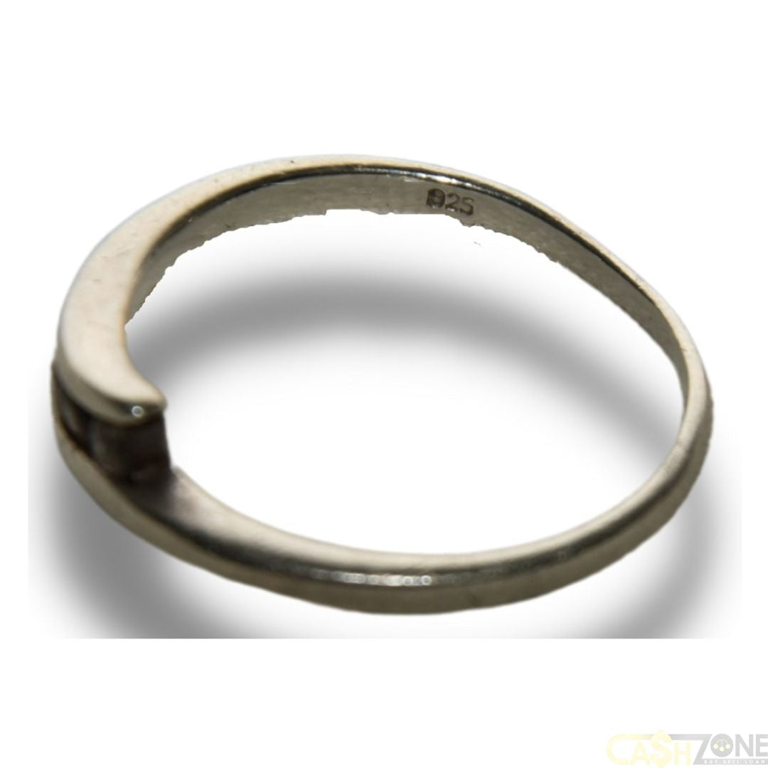 LADIES SILVER RING W CLEAR STONES