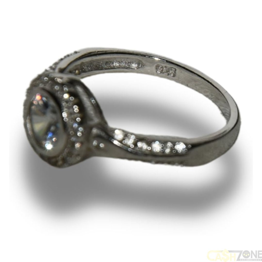 LADIES SILVER RING WITH 1 CLEAR STONE AND SURROUNDED WITH 21 SMALL STONES SIZE- M
