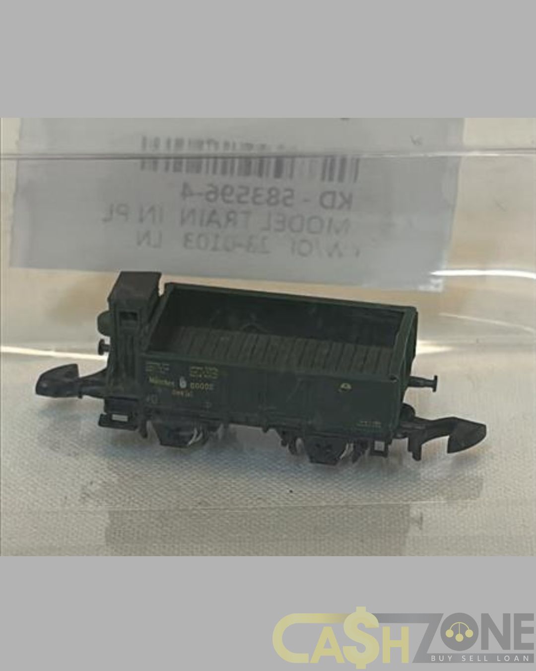 MODEL TRAIN IN PLASTIC DISPLAY BOX CONNECT