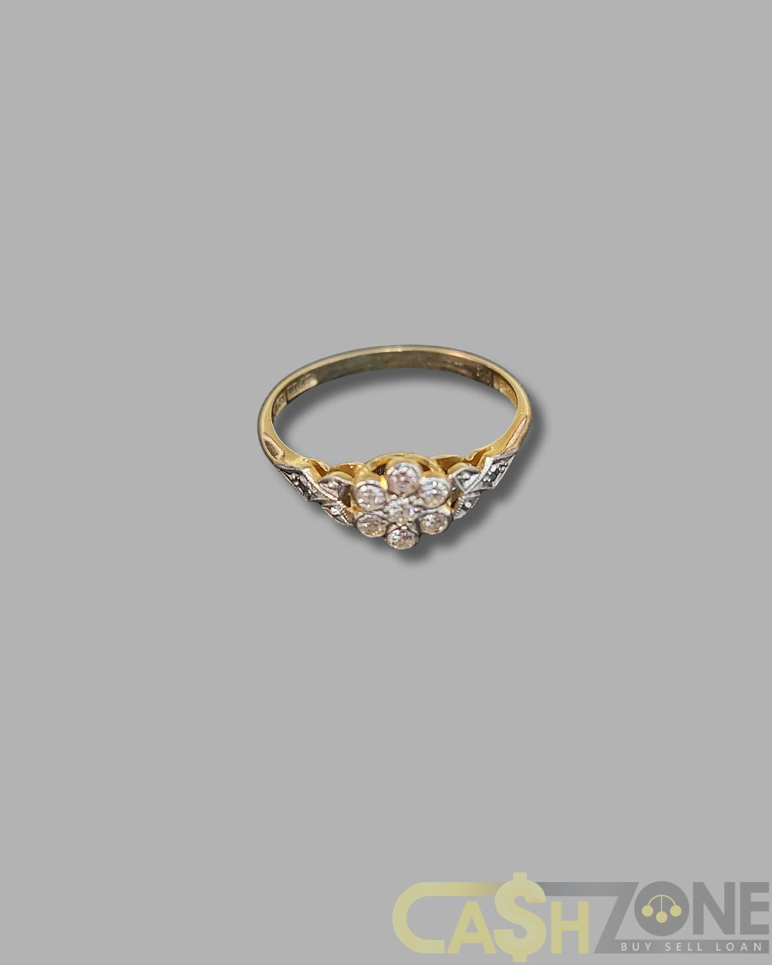 Ladies 18ct Yellow Gold Ring With Clear Stones in Flower Pattern
