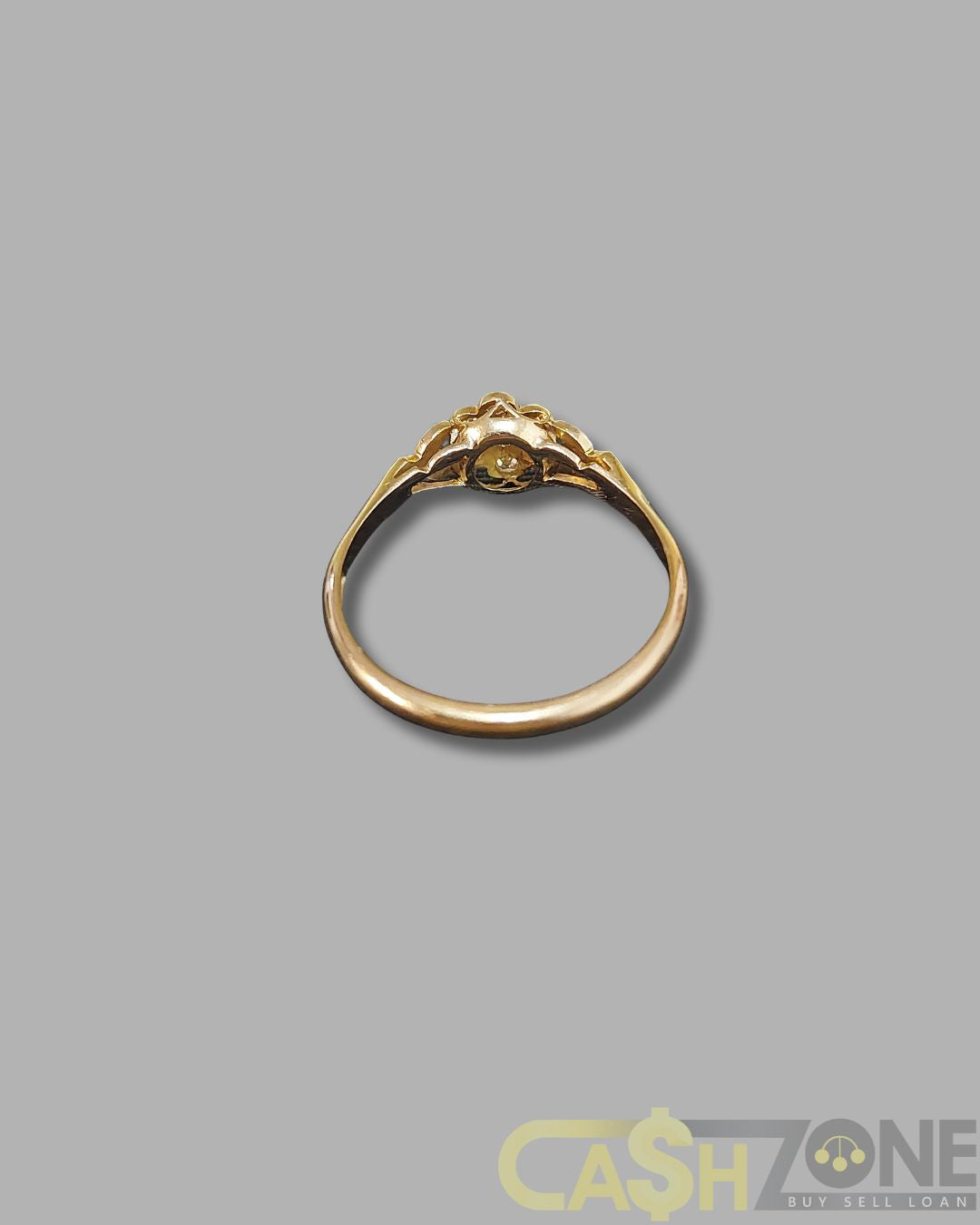 Ladies 18ct Yellow Gold Ring With Clear Stones in Flower Pattern