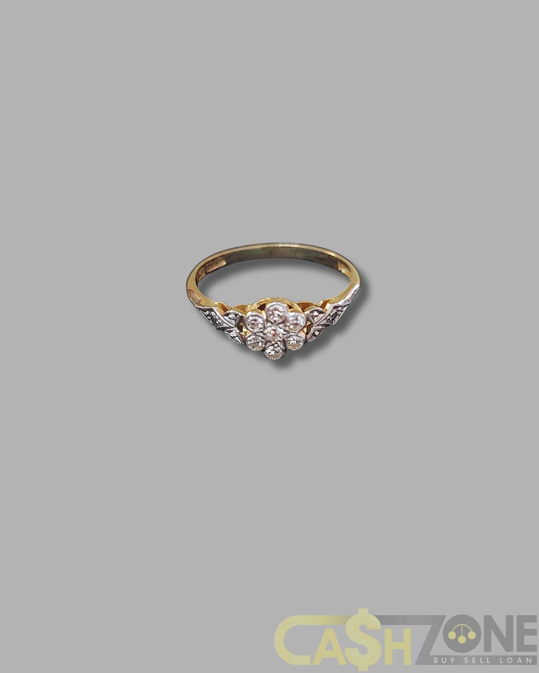 Ladies 18ct Yellow Gold Ring With Clear Stones in Flower Pattern