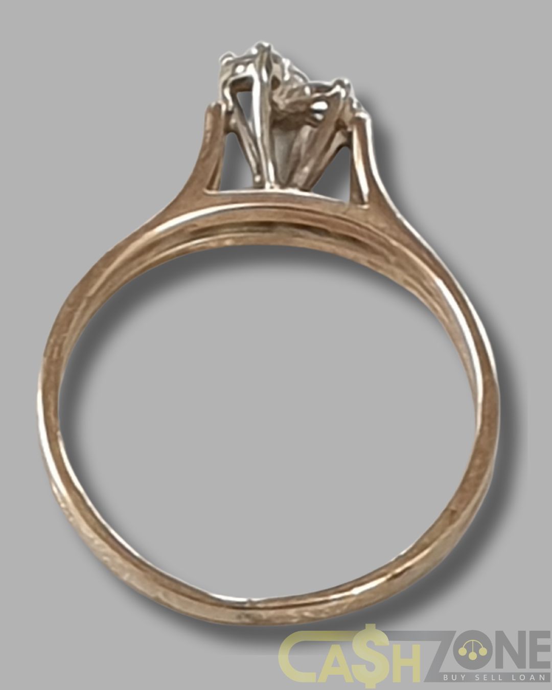 LADIES 9CT YELLOW GOLD RING HIGH SET w 3 CLEAR STONES