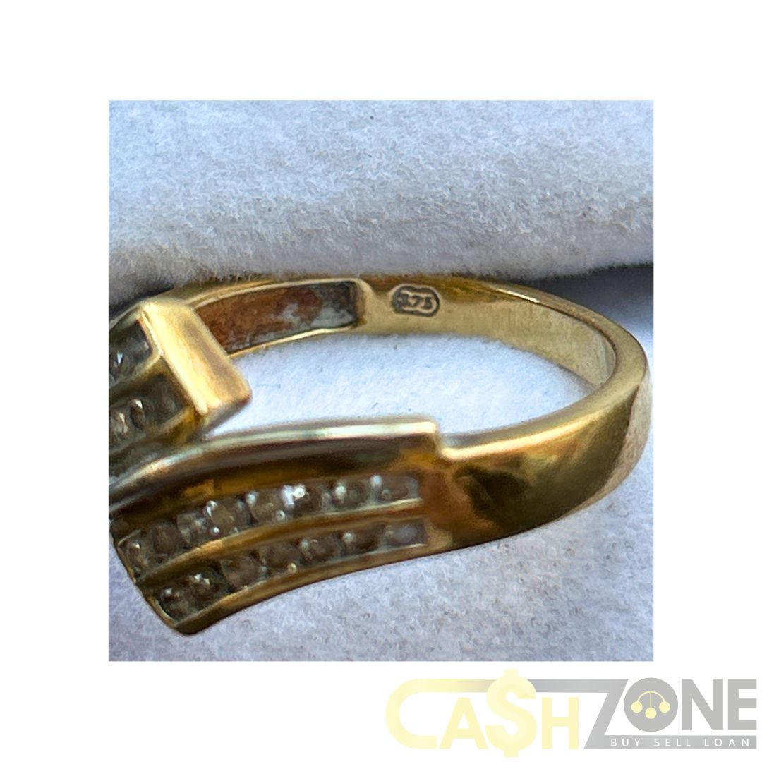 9CT Ladies Yellow Gold Ring W/30 Clear Stones