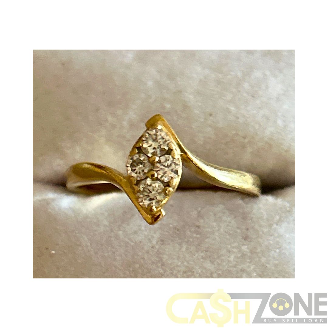 9CT Ladies Yellow Gold Ring W/ Clear Stones