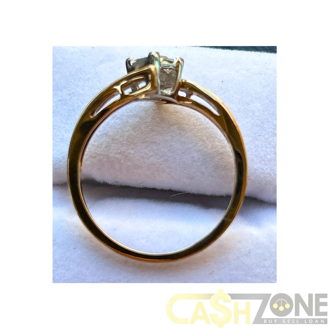 9CT Ladies Yellow Gold Ring W/ Clear Stones