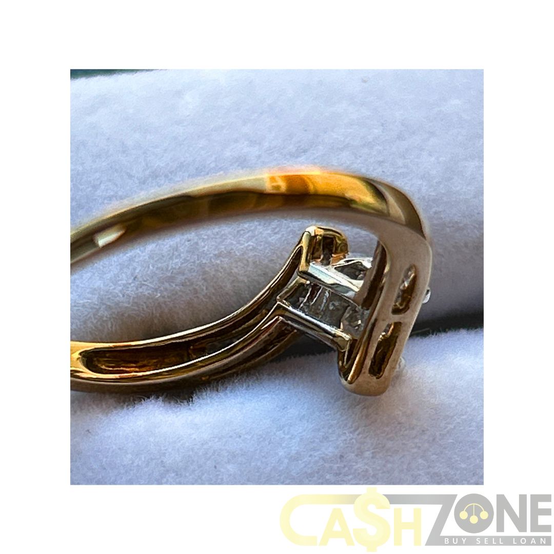 9CT Ladies Yellow Gold Ring W/ Clear Stones