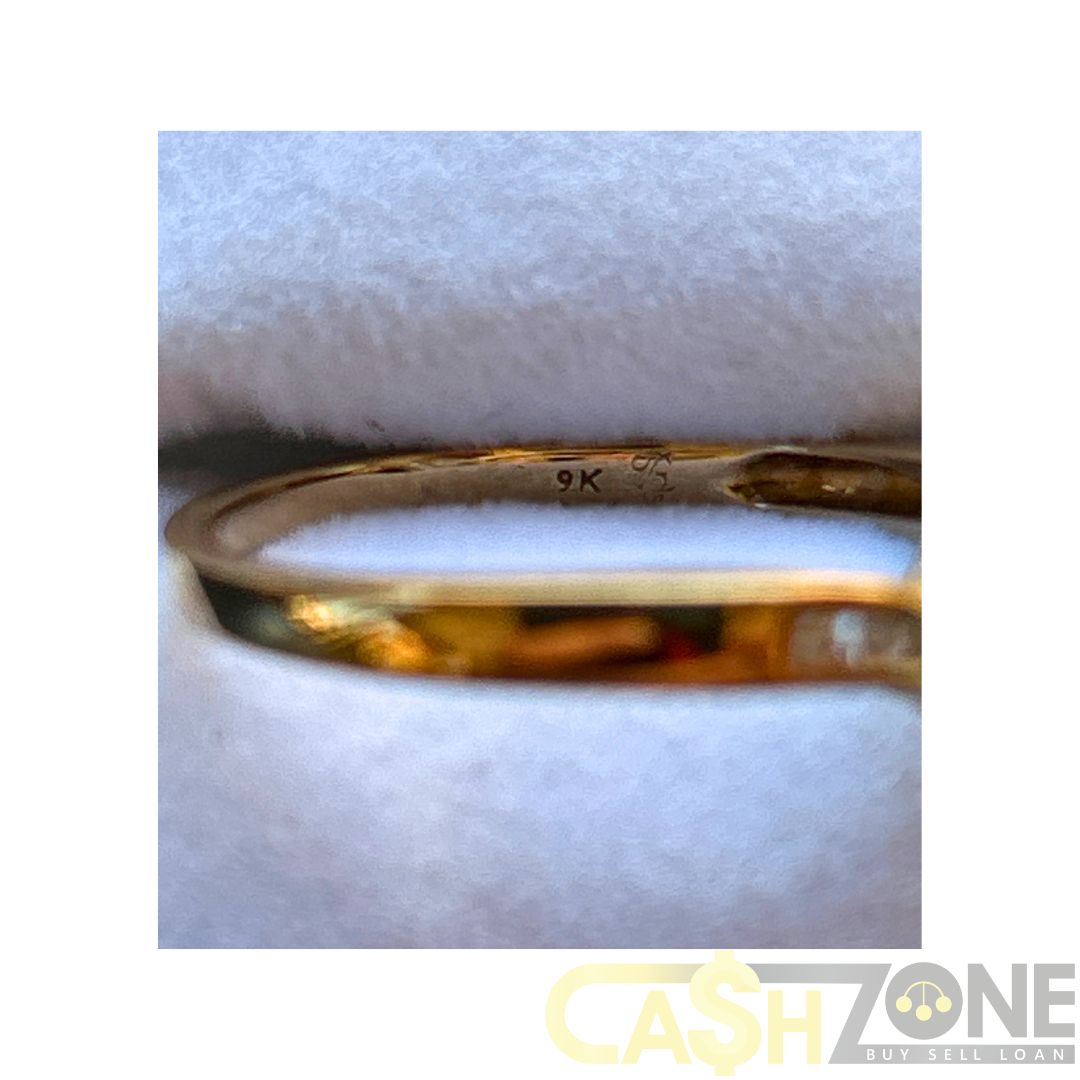 9CT Ladies Yellow Gold Ring W/ Clear Stones