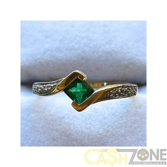 9CT Yellow Gold Ladies Ring W/Green Stone