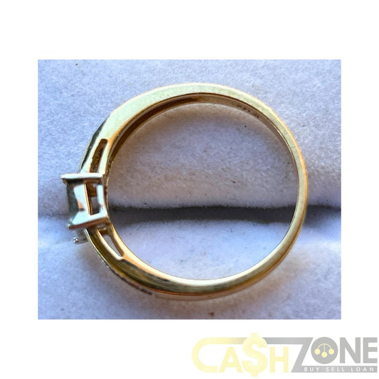 Ladies 9ct Yellow Gold Ring With 12 Clear Stones