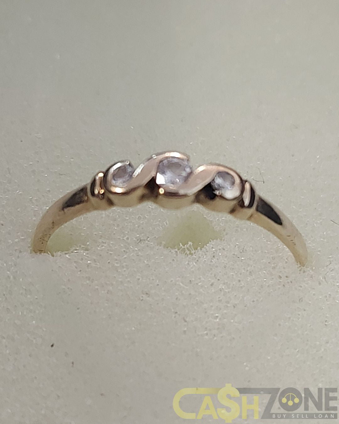 9ct Yellow Gold Ladies 3 Clear Stone Ring