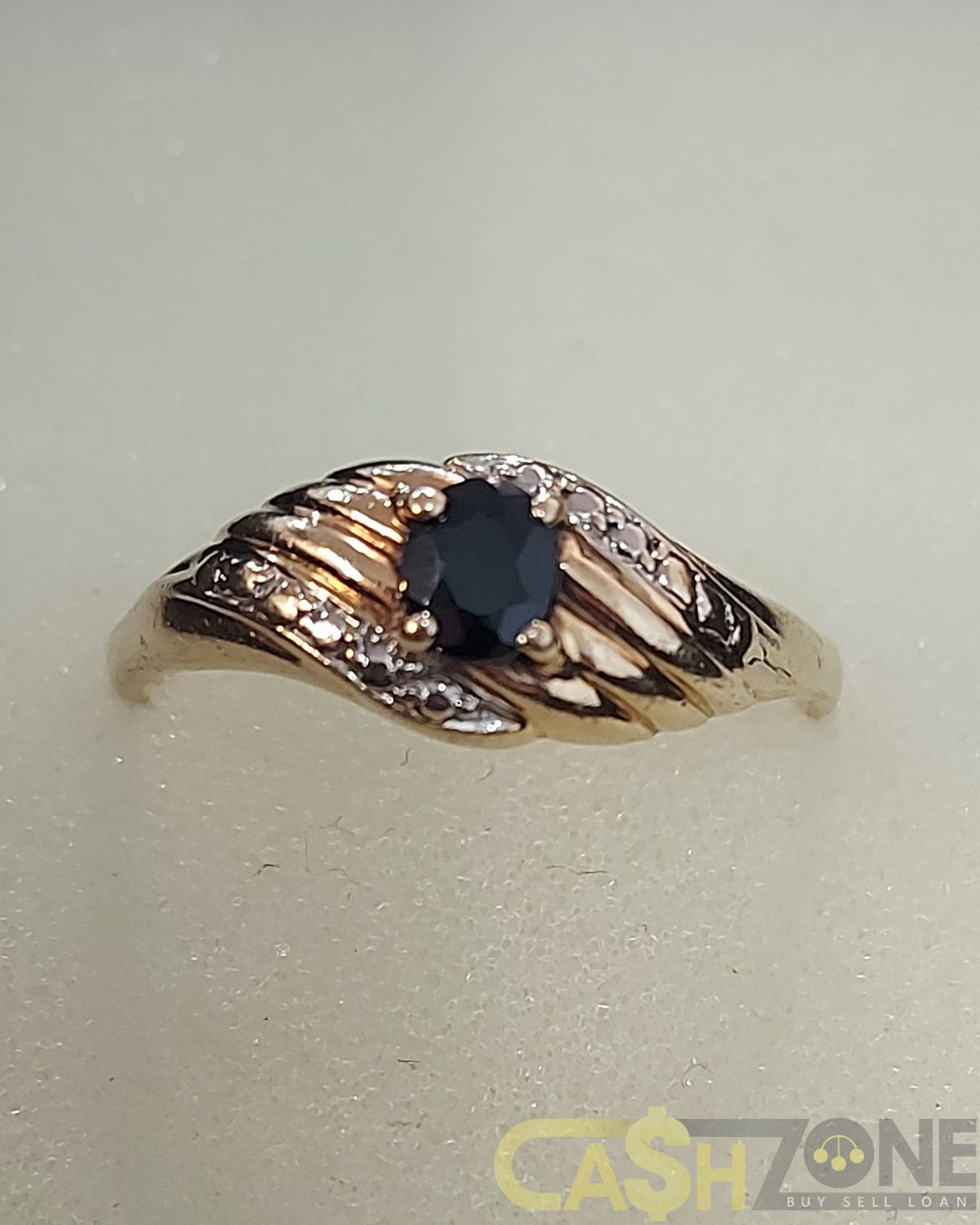 Ladies 9ct Yellow Gold Two Tone Black Stone Ring