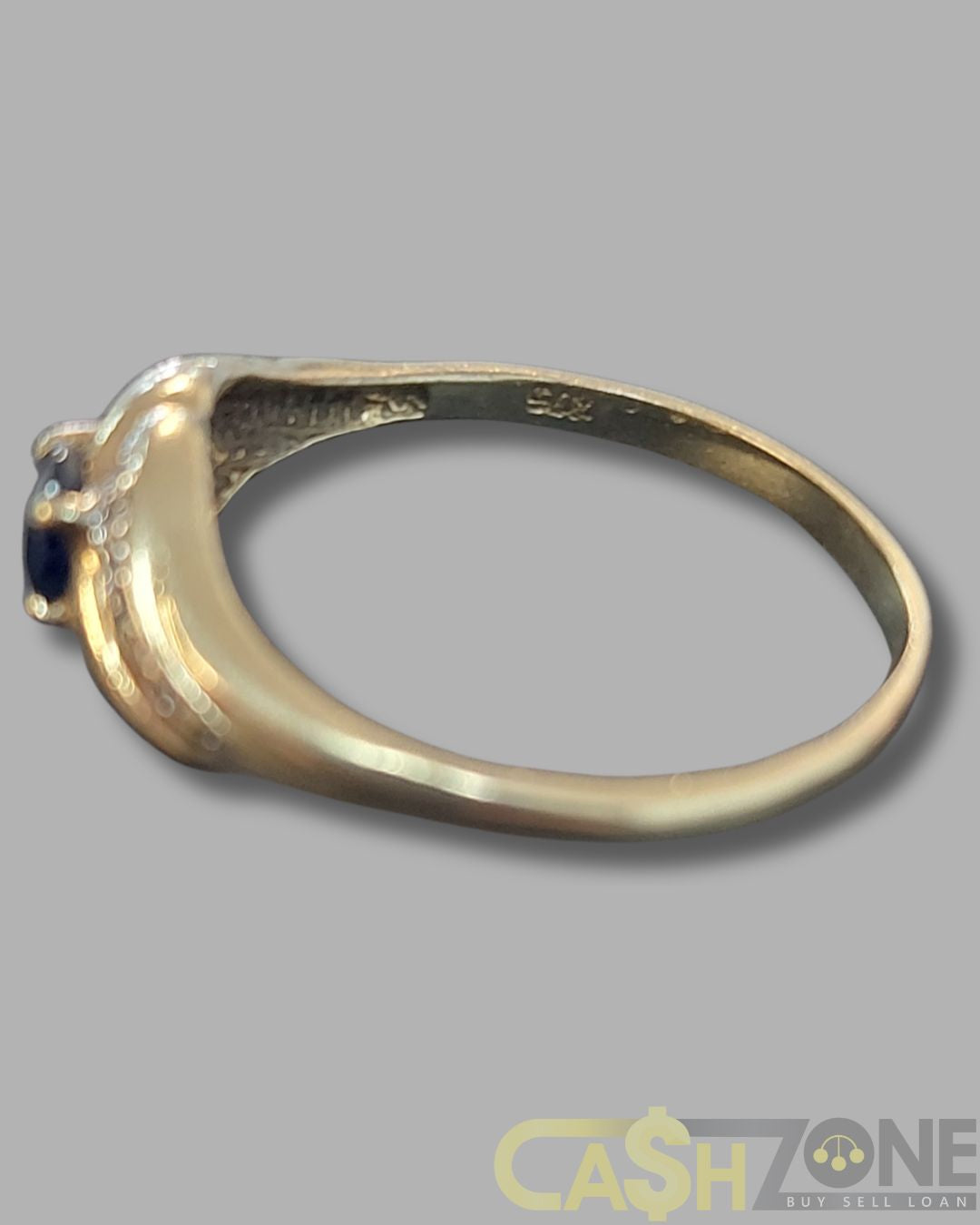 Ladies 9ct Yellow Gold Two Tone Black Stone Ring