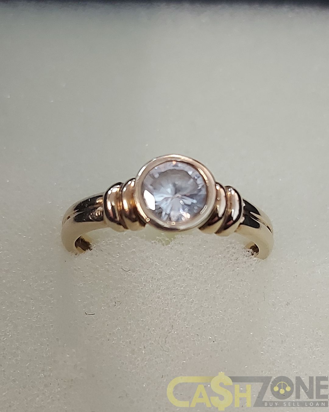 9ct Yellow Gold Ladies Clear Stone Ring