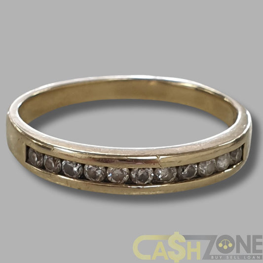 Ladies 9ct Yellow Gold Ring W/ 11 Clear Stones