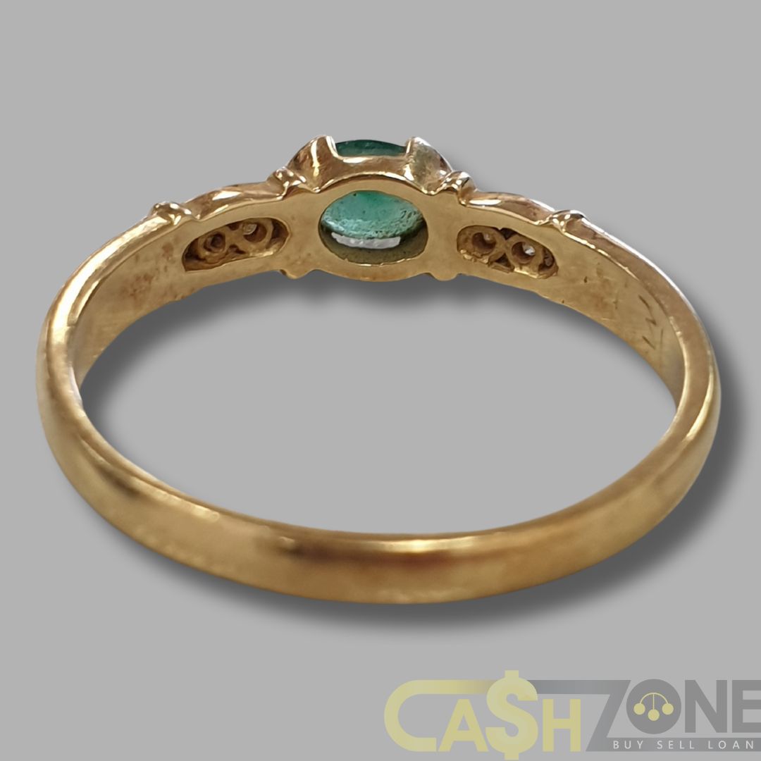 Ladies 18ct Yellow Gold Ring W/Green & Clear Stones