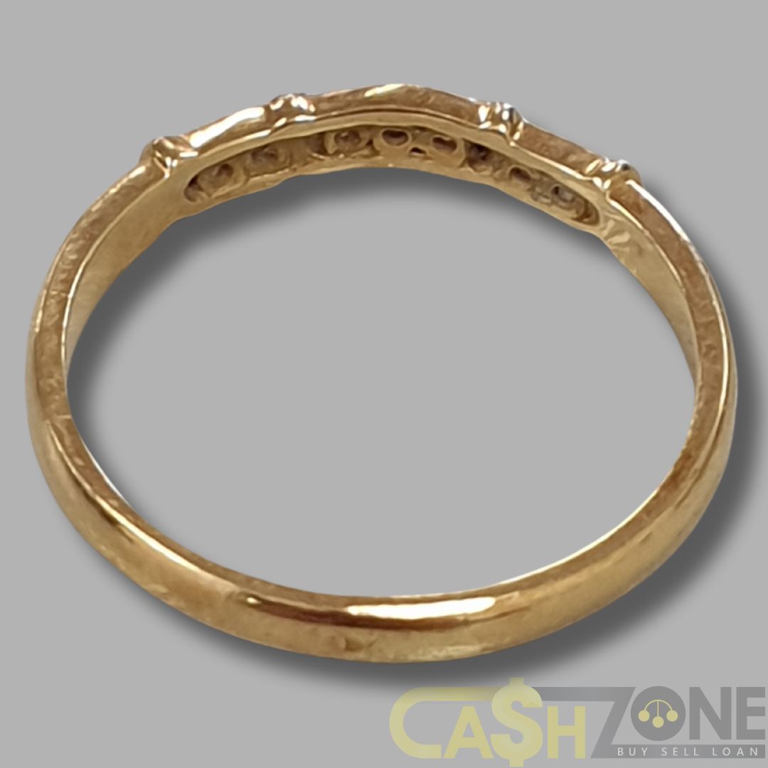 Ladies 18ct Yellow Gold Ring w/Clear Stones