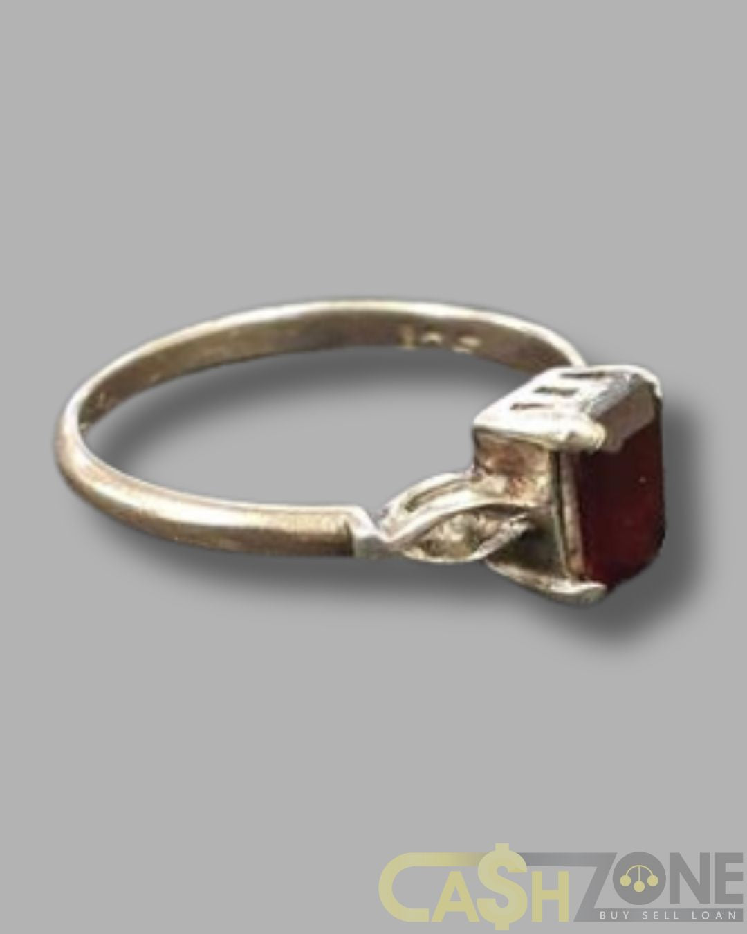 Ladies Vintage 9ct Yellow Gold Red Stone Ring