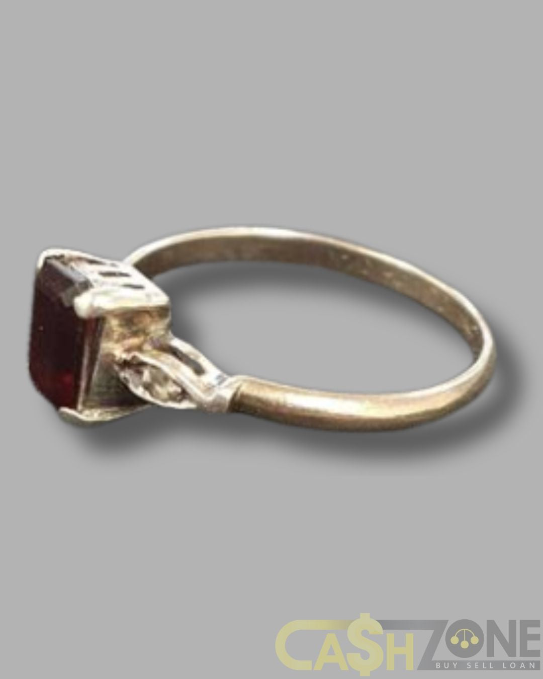Ladies Vintage 9ct Yellow Gold Red Stone Ring