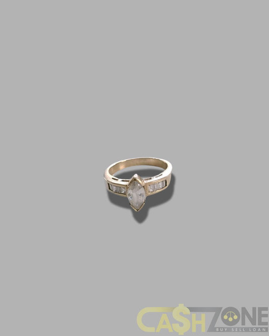 Ladies 9ct Yellow Gold Ring With 8 Clear Stones