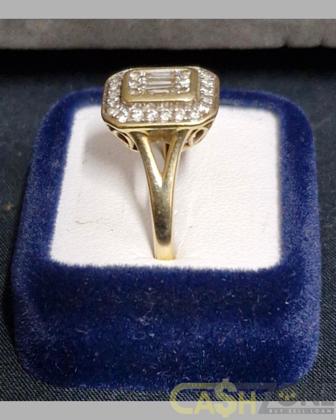 Ladies 9ct Yellow Gold Clear Stone Ring