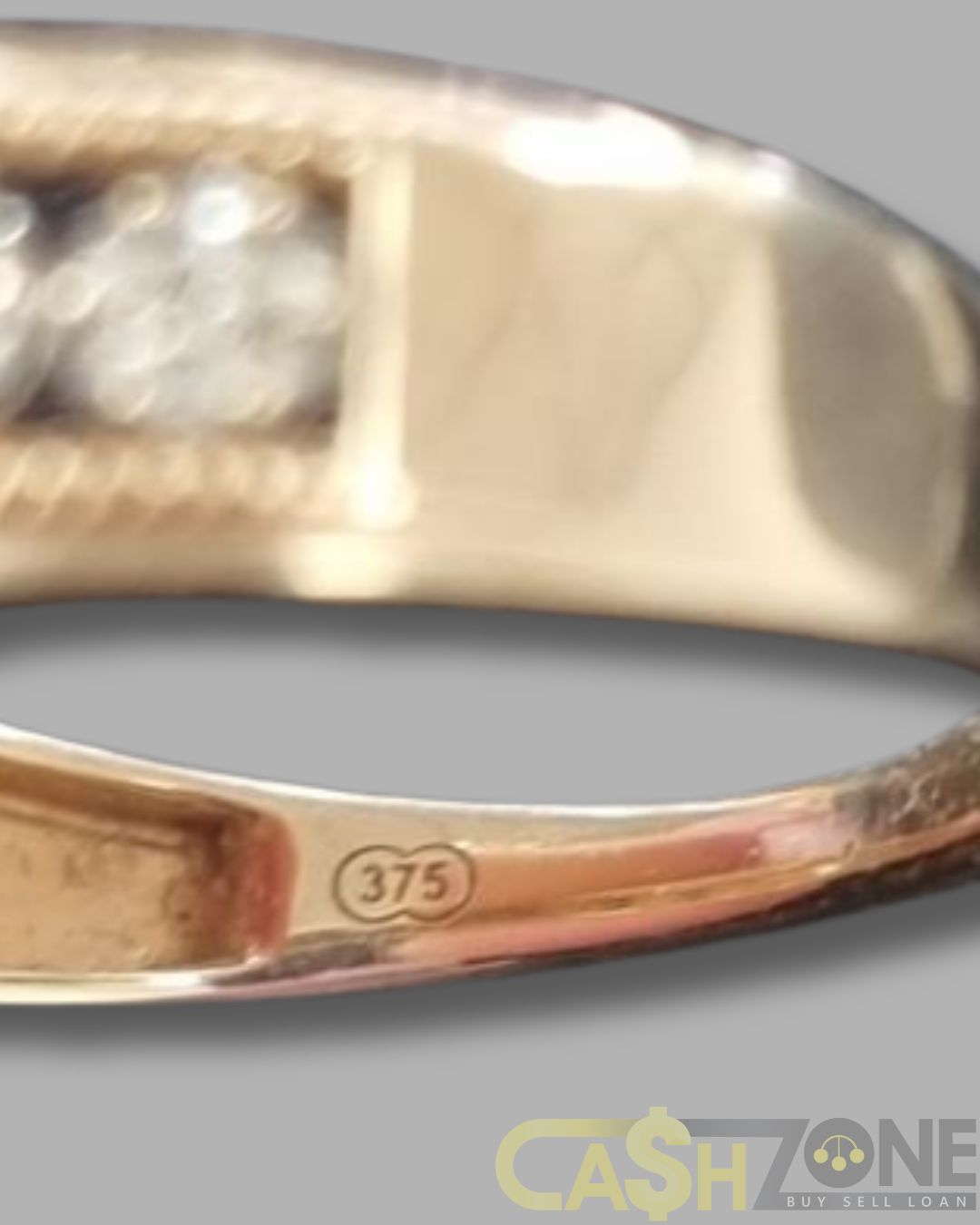 Ladies 9ct Yellow Gold Clear Stone Ring