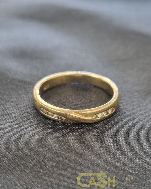 Ladies 9ct Yellow Gold Ring With Clear Stones