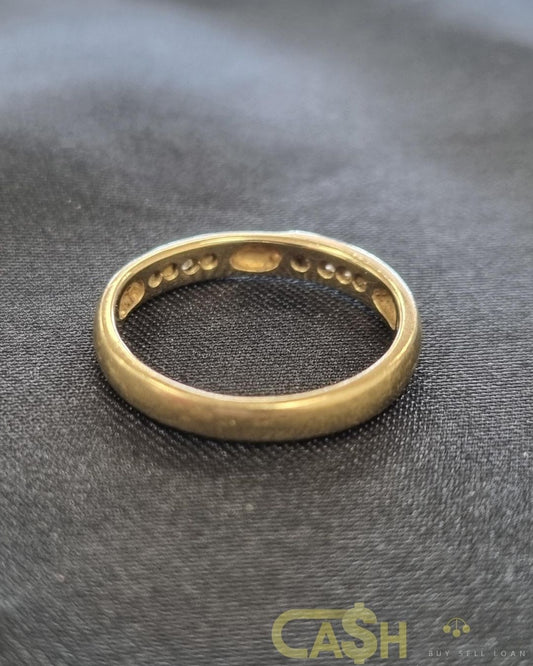 Ladies 9ct Yellow Gold Ring With Clear Stones
