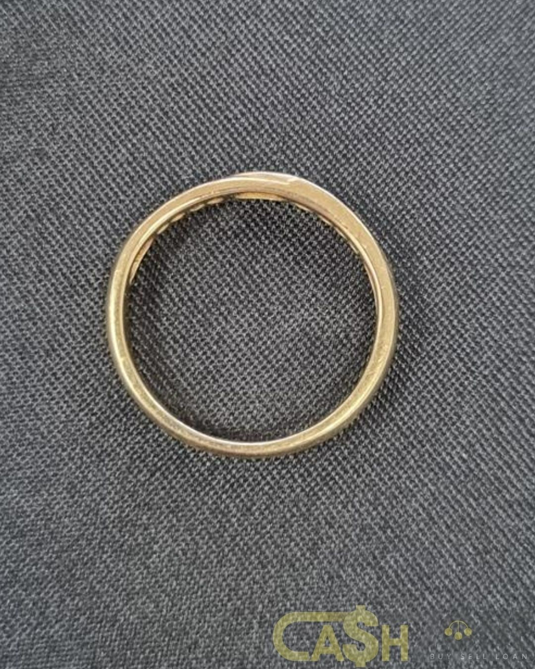 Ladies 9ct Yellow Gold Ring With Clear Stones