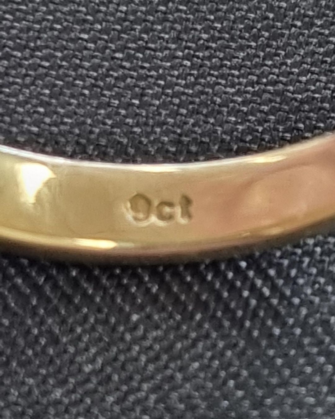 Ladies 9ct Yellow Gold Ring With Clear Stones