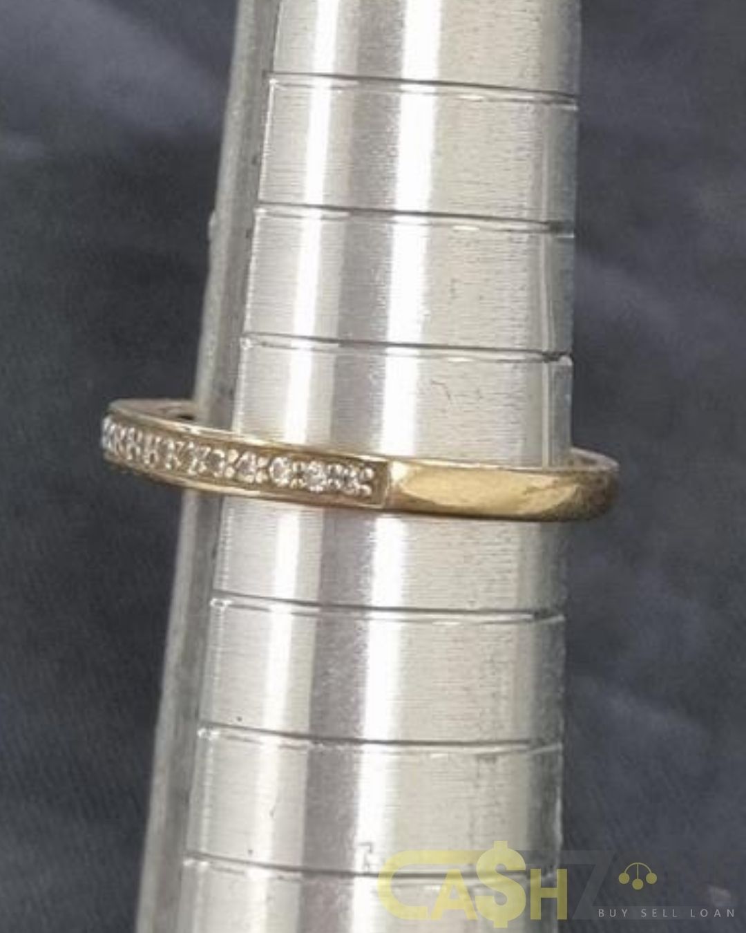 Ladies 9ct Yellow Gold Clear Stone Ring