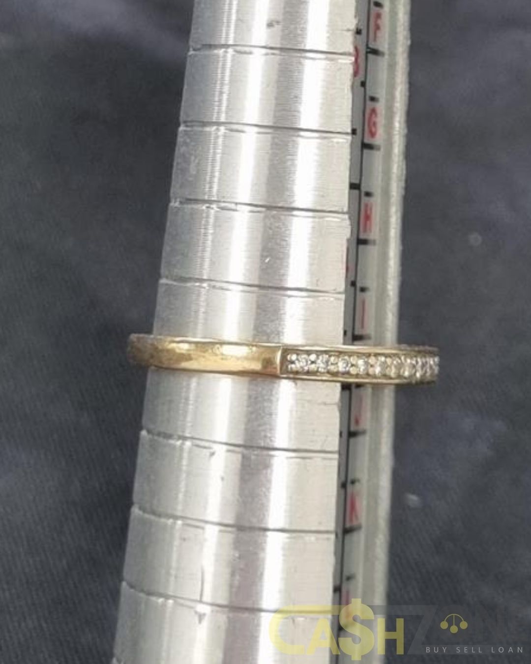 Ladies 9ct Yellow Gold Clear Stone Ring