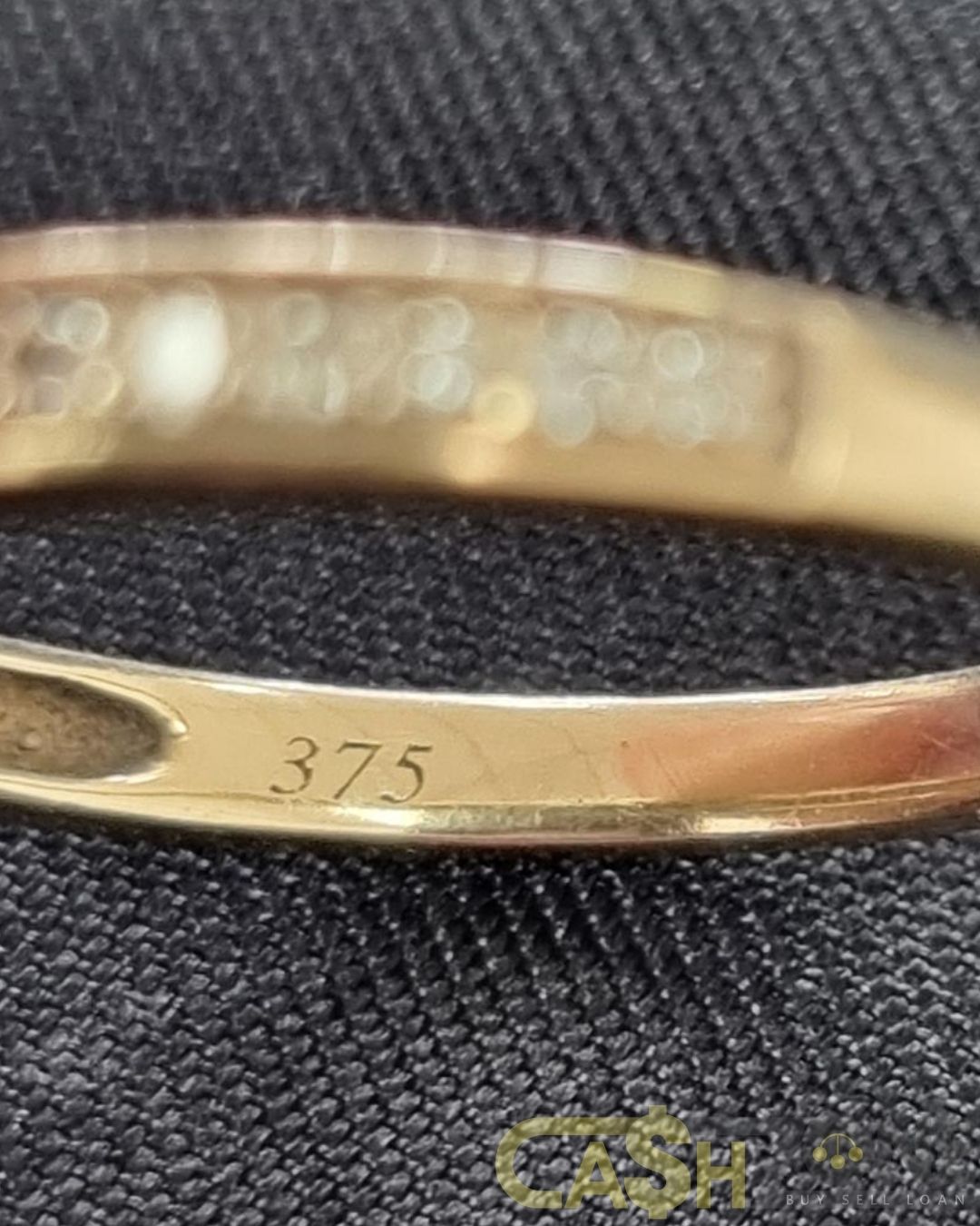 Ladies 9ct Yellow Gold Clear Stone Ring