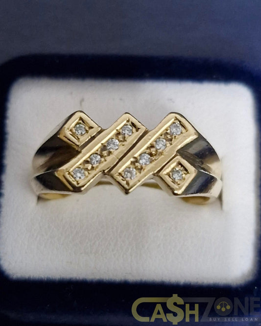 Ladies 9ct Yellow Gold Ring W/Clear Stones