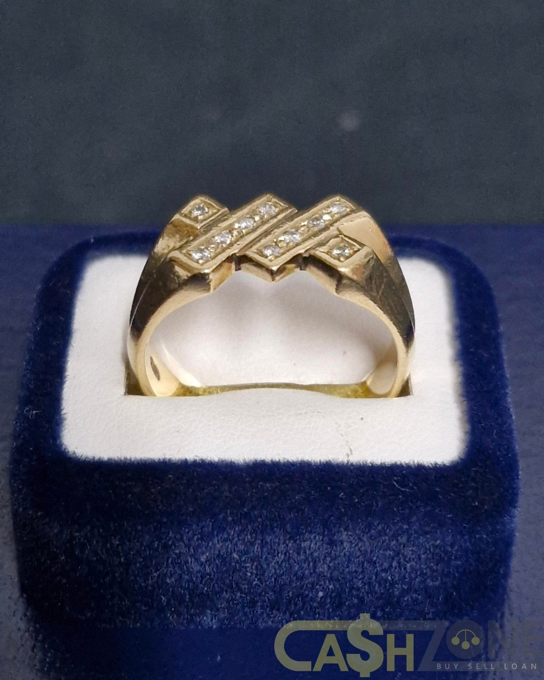 Ladies 9ct Yellow Gold Ring W/Clear Stones