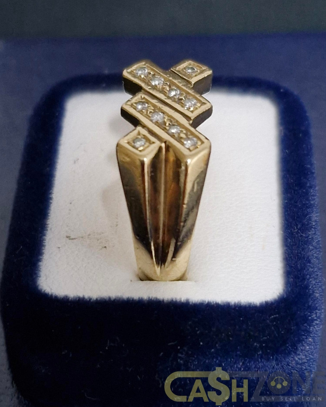 Ladies 9ct Yellow Gold Ring W/Clear Stones